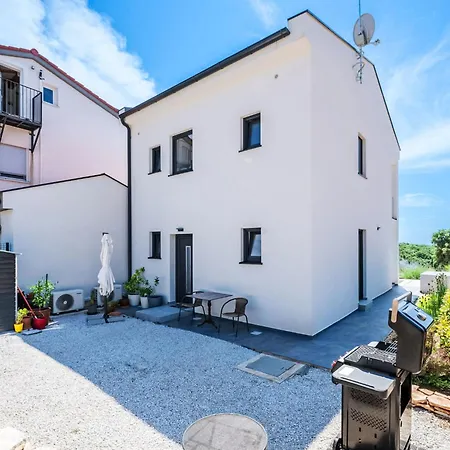 Artec Mit Meerblick By Interhome * Marčana