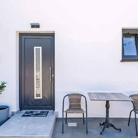 Artec Mit Meerblick By Interhome Semesterbostad Marčana